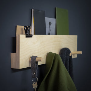 WALL PEG RAIL WITH 4 HOOKS AND ORGANIZER